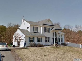 60 Winterberry Dr, Middle Island, NY 11953