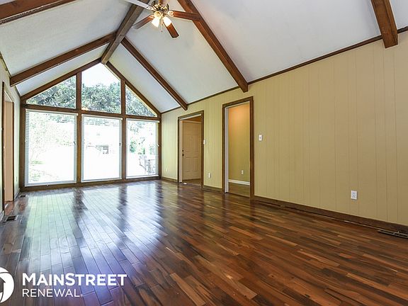 5th image of 1209 Sweetwater Cir