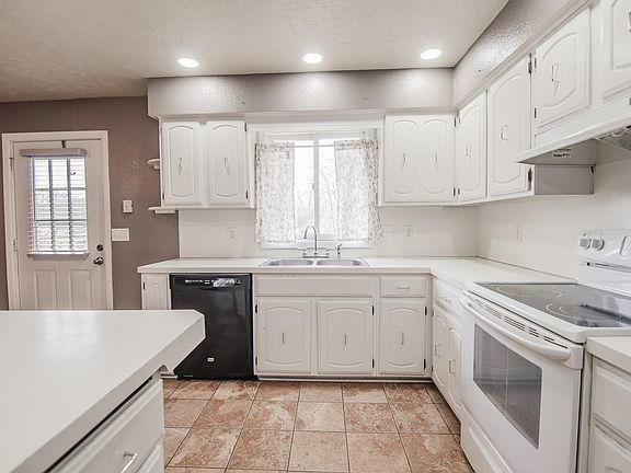 4th image of 906 Timber Ln