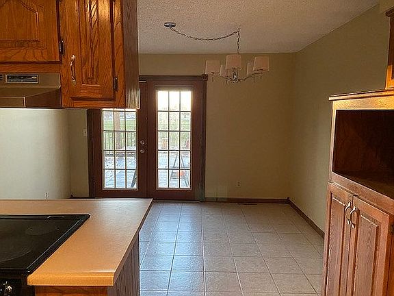 2nd image of 127 N Grand Prairie Dr