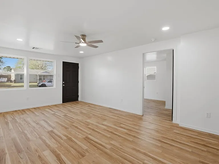 1143 SE 19th St — Photo 7