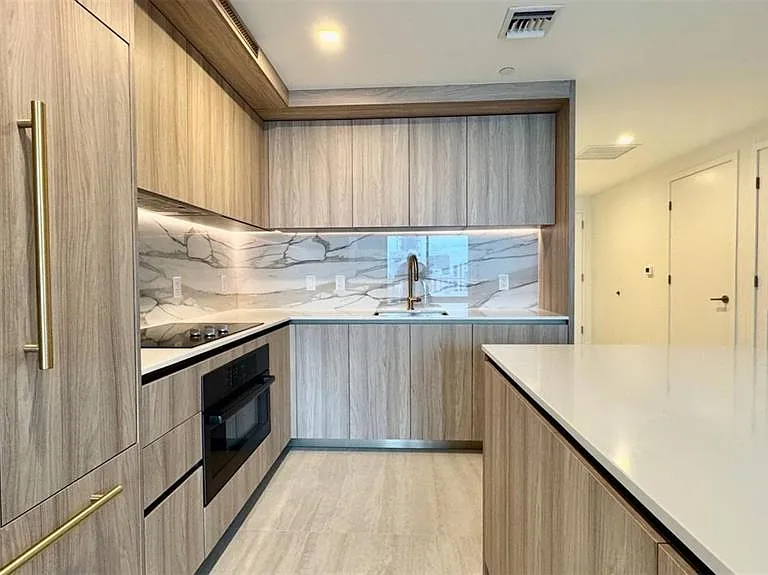 77 SE 5th St #1903 — Photo 5