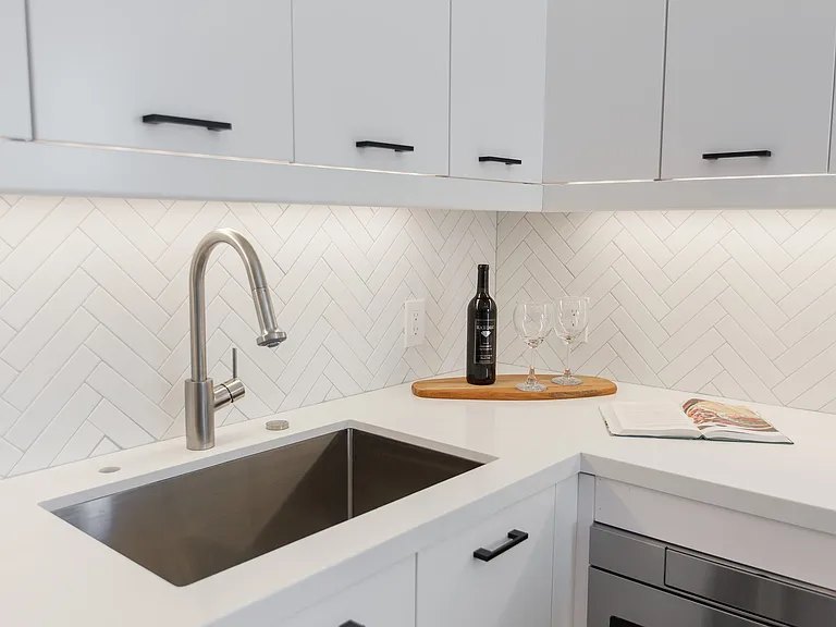 1329 S Van Ness Ave — Photo 5