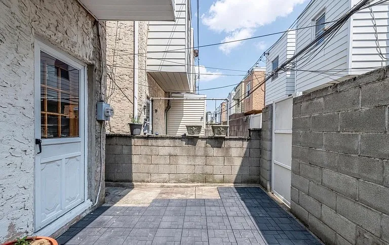 2649 S Bouvier St — Photo 15