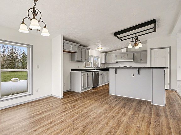 2nd image of 413 Creamery Rd