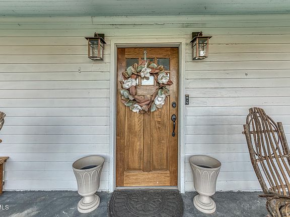 2nd image of 472 Piney Flats Rd