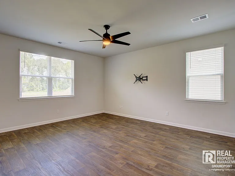 298 Watersglen Dr — Photo 3