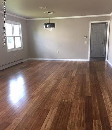 5th image of 135 Paradise Blvd