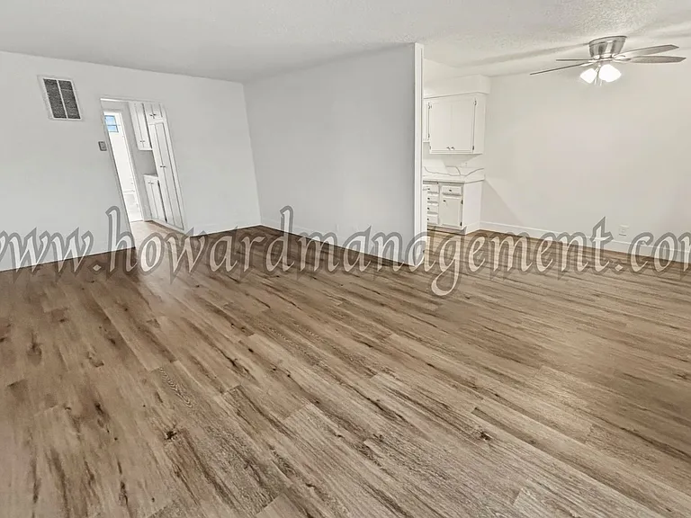 1560 Saltair — Photo 3