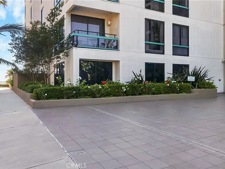 1310 E Ocean Blvd — Photo 3