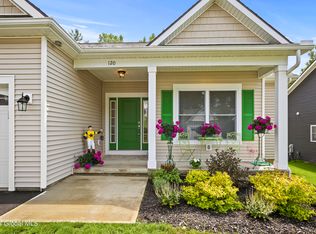 120 Lakepointe Way, Saratoga Springs, NY 12866
