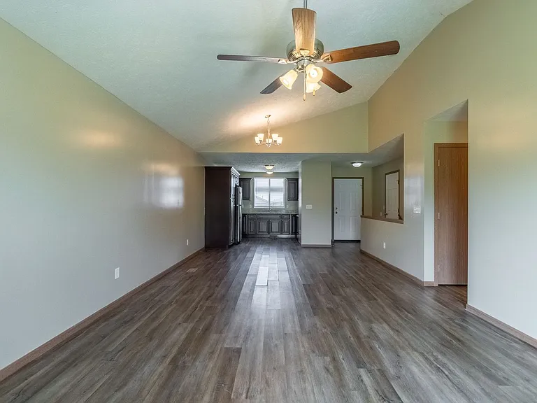 2849 W Rose St — Photo 18