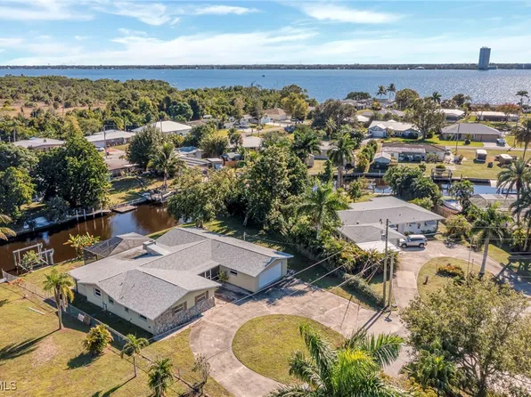 1366 Sunrise Dr, North Fort Myers, FL 33917