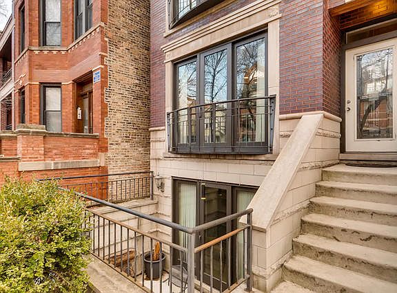 2nd image of 926 N Winchester Ave #1