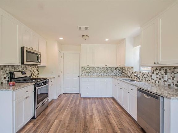 3rd image of 614 Kingfisher Creek Dr