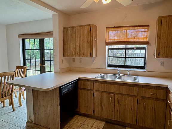 3rd image of 5409 NE 4th Avenue