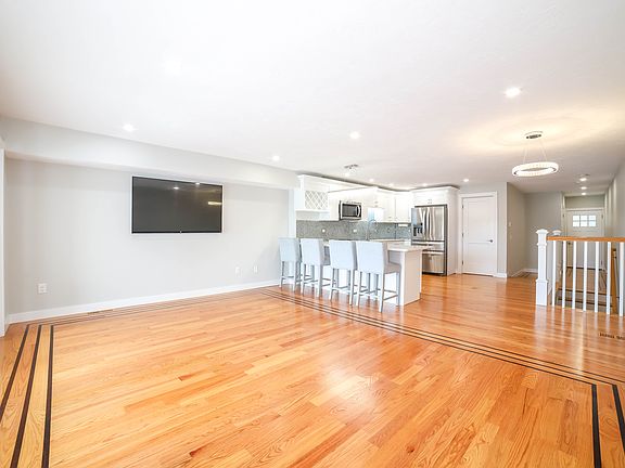 5th image of 190 S Quinsigamond Ave #111