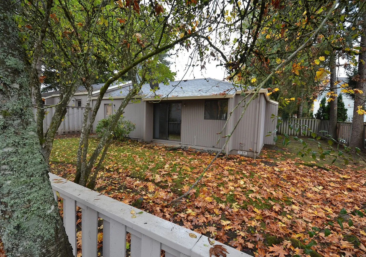 Bright & Beautiful Townhome- Fully Remodeled Kitchen and Bathrooms - Spacious Yard! — Photo 1