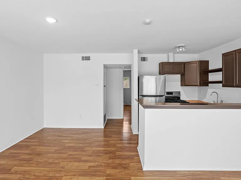 1408 Hughes St #15 — Photo 14
