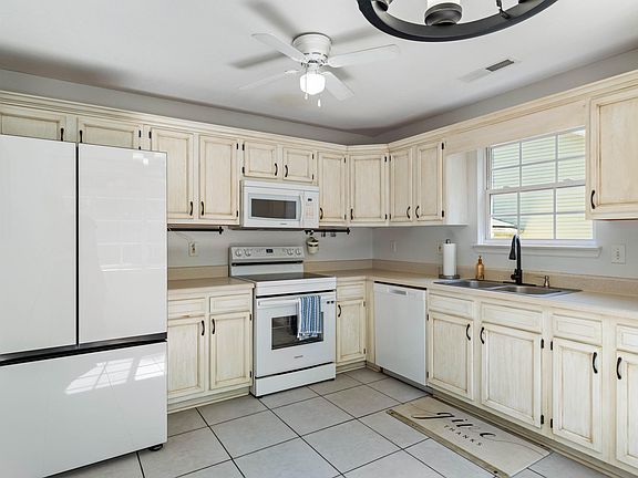 5th image of 4096 Alexis Cir