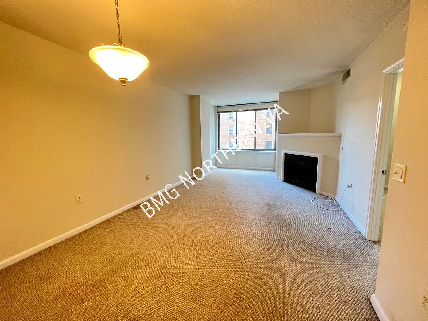 Delightful 1 Bed 1 Bath Condo Unit With Awesome Facilities In Vibrant Continental Community — Photo 2