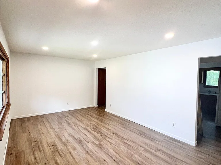 4321 Pleasant St SE — Photo 3