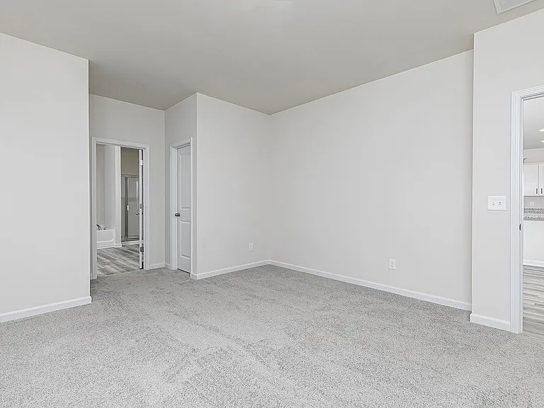 641 Mackenzie Cv — Photo 16