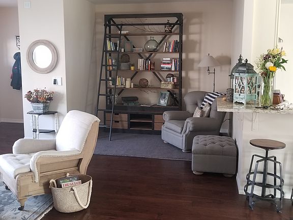 Living Room / Reading Nook