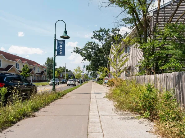 619 E 8th St #10, Traverse City, MI 49686