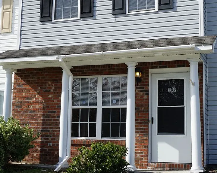 109 Spring Meadow Cir — Photo 1