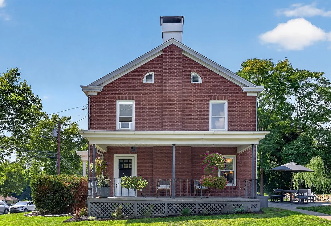 3 bed, 2.5 bath, 1728 sqft, $5,200 — Photo 3