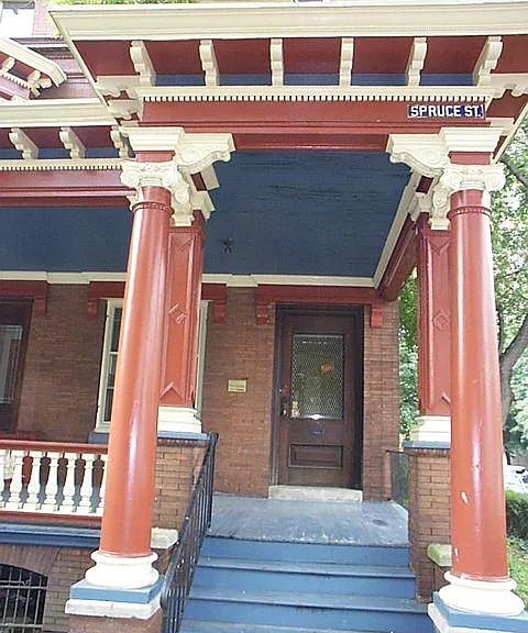 4644 Spruce St — Photo 1
