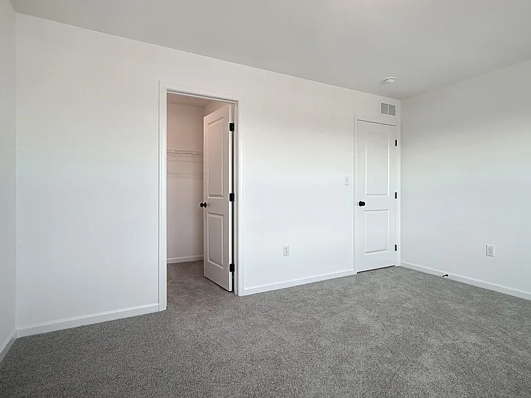 41 Long Bend Dr #14 — Photo 32