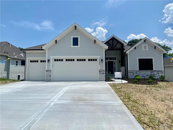12565 NW Bittersweet Dr, Platte City, MO 64079