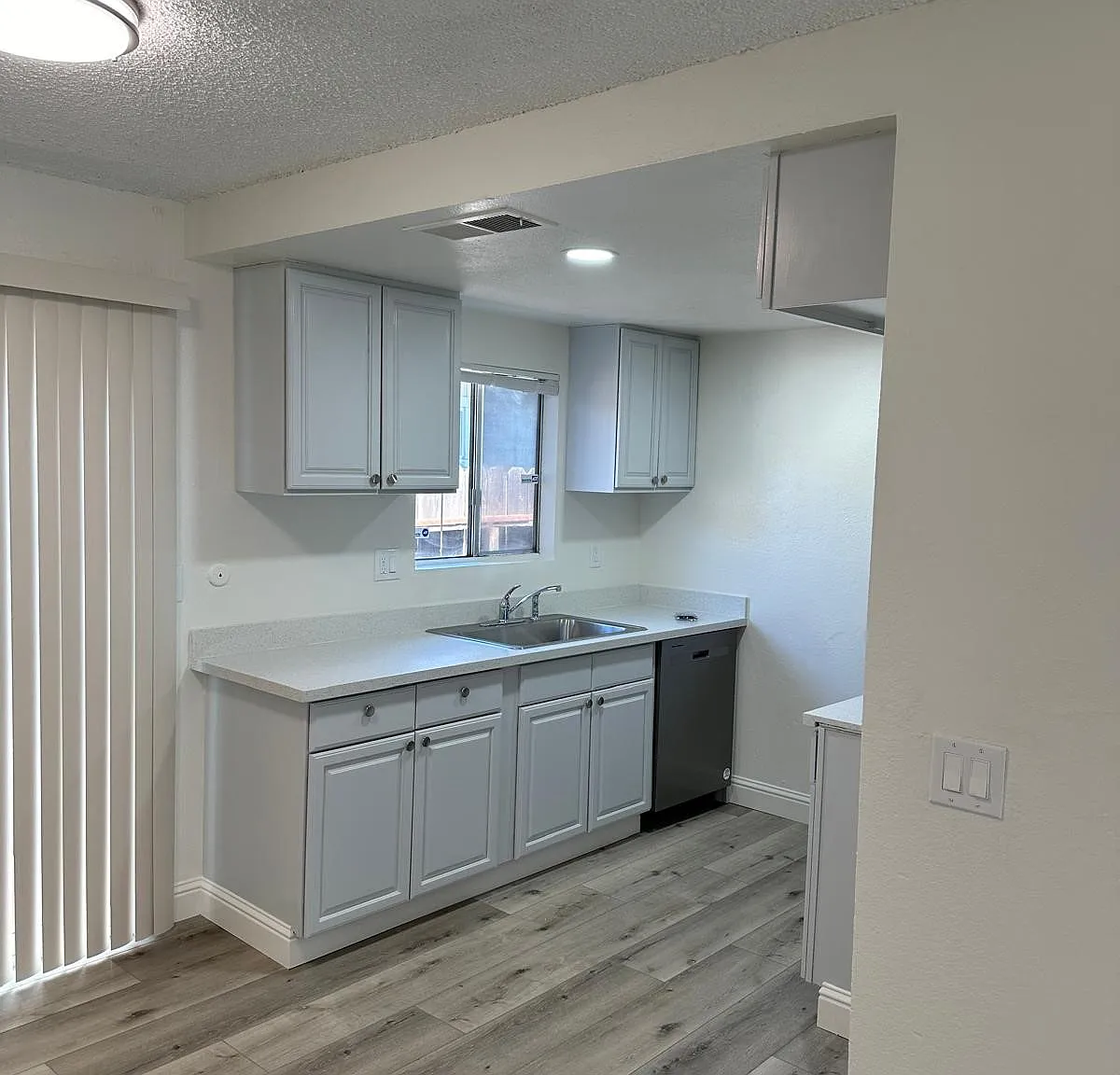 3 bed, 1125 sqft, $2,495 — Photo 1