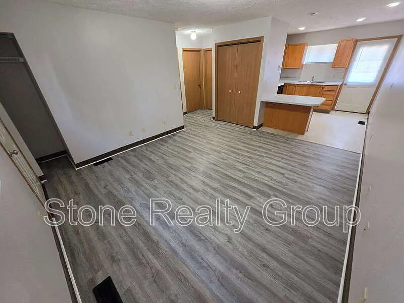 2 bed, 1.0 bath, $775 — Photo 2