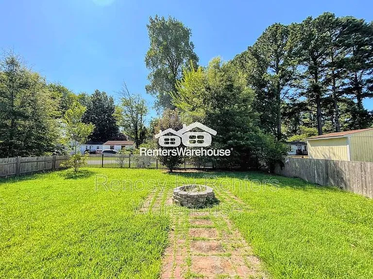 105 Bedford Pl — Photo 2