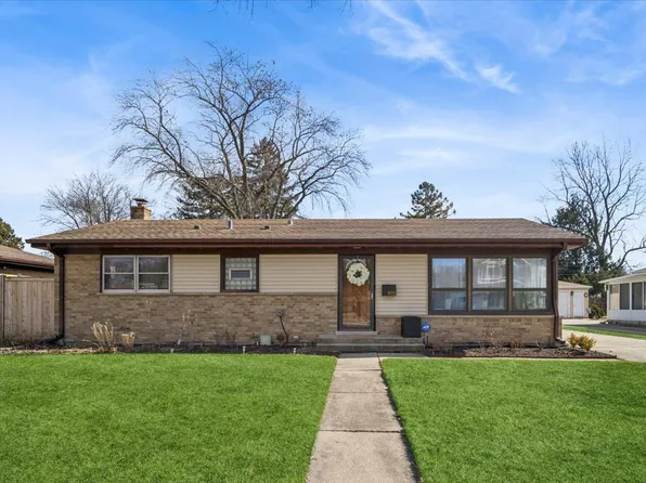 915 S Owen St, Mount Prospect, IL 60056