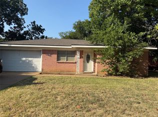 107 SE Harris St, Burleson, TX 76028