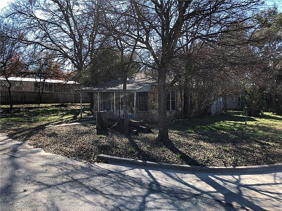 2nd image of 600 Crockett St