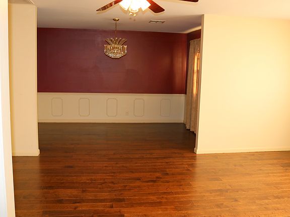 Formal living & dining rooms