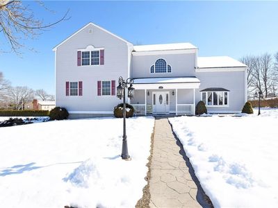 56 Greenway Dr, Bristol, RI, 02809