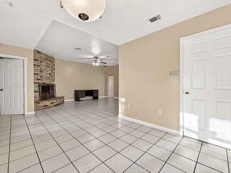7422 Cortes Dr — Photo 14
