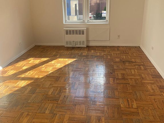 5th image of 14209 Barclay Ave #104