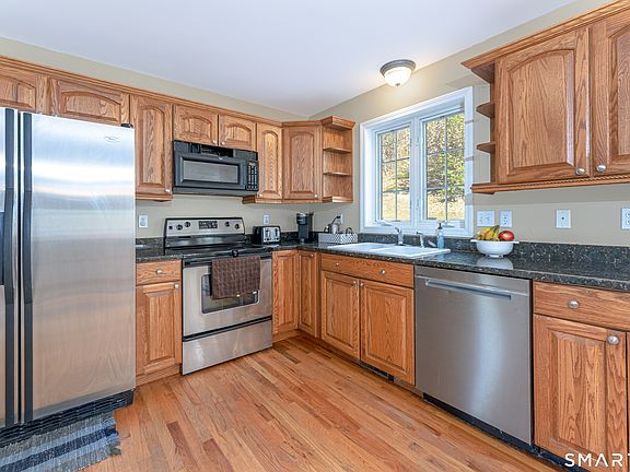 5th image of 110 Oakwood Circle