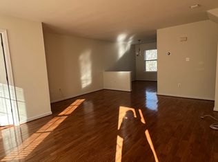 8922 Royal Astor Way, Fairfax, VA 22031