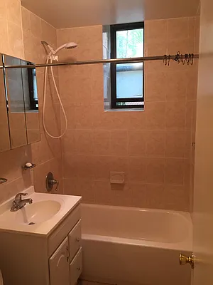 Rented by Aidonis Realty | media 15