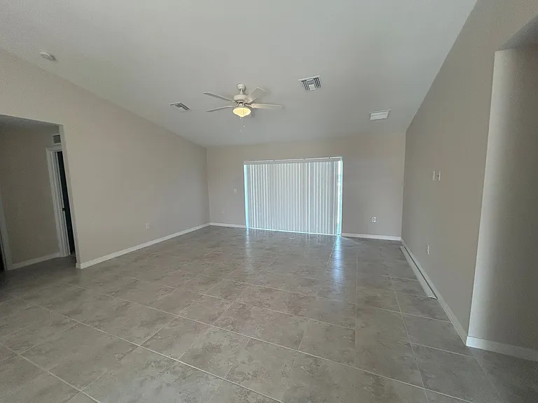 2804 NE 6th Ave — Photo 5