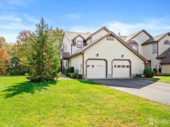 30 Edinburgh Dr #D, Monroe Township, NJ 08831