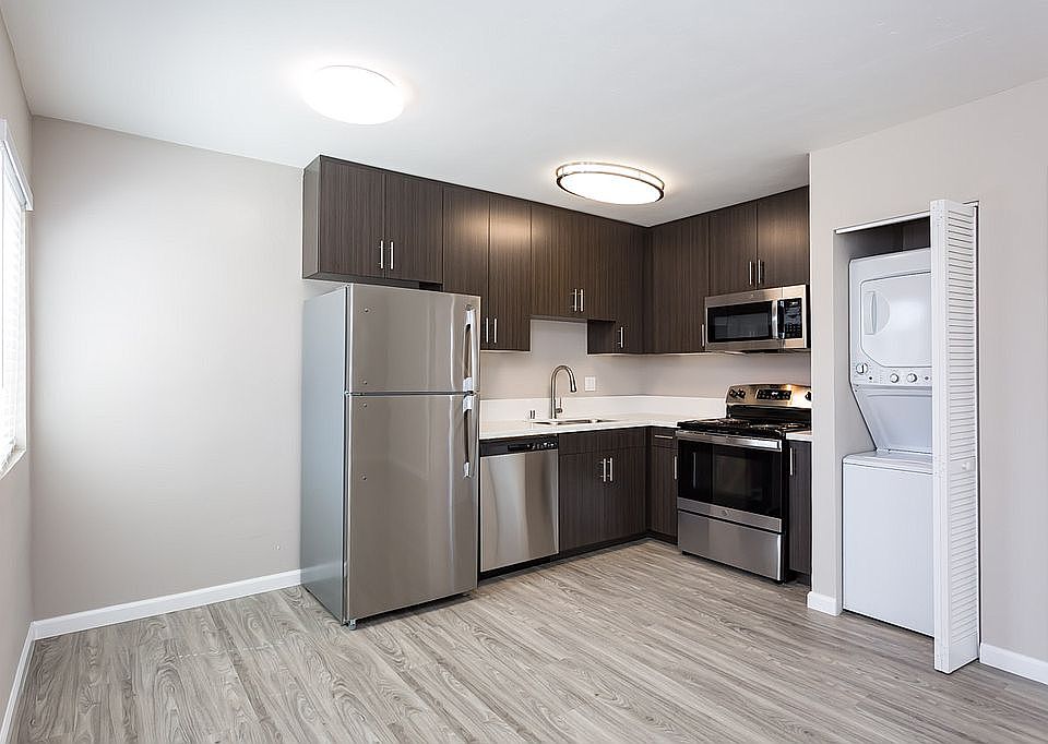 1st image of 811 Palm Ave